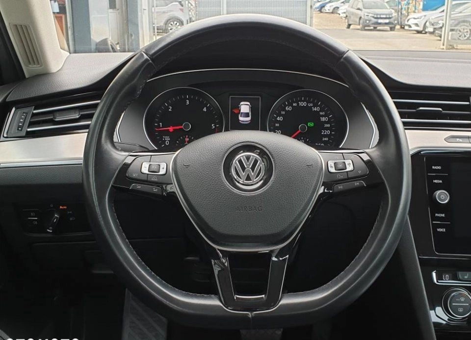 Volkswagen Passat cena 84900 przebieg: 131770, rok produkcji 2018 z Dębno małe 277